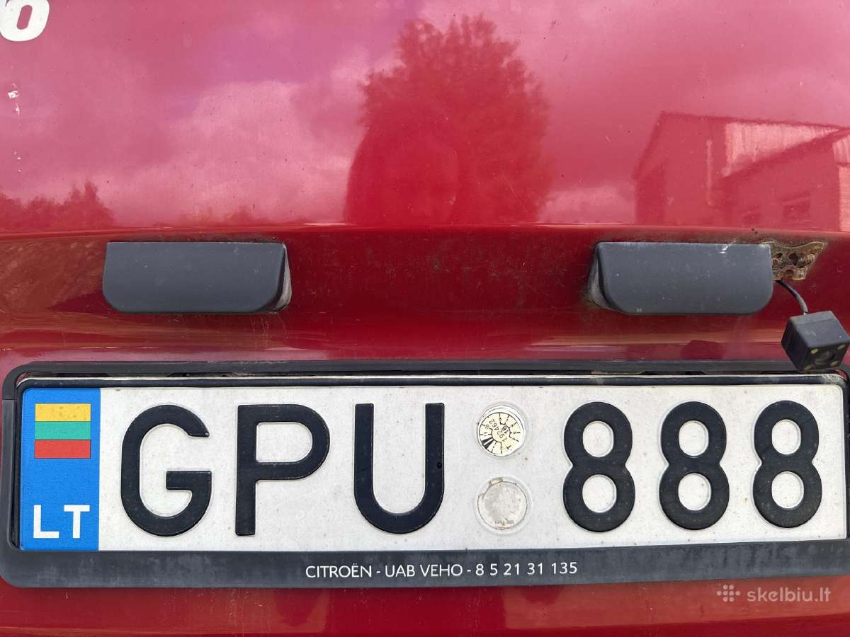 Parduodami numeriai kartu su automobiliu