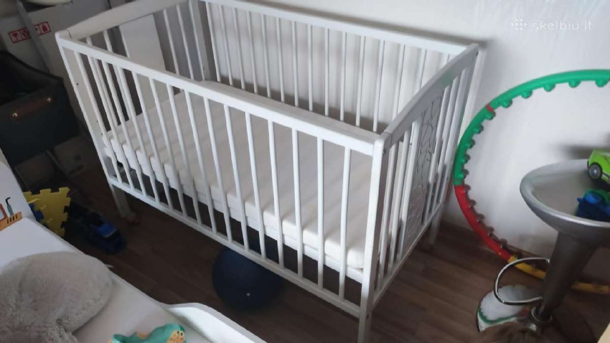 Lovytė su čiužiniu