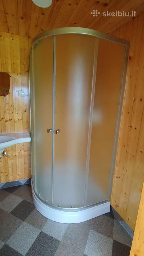 Dušo kabina netoli Vilniaus