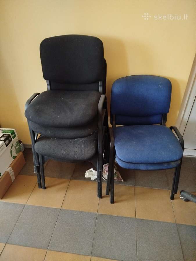 Kėdės po 5 eur