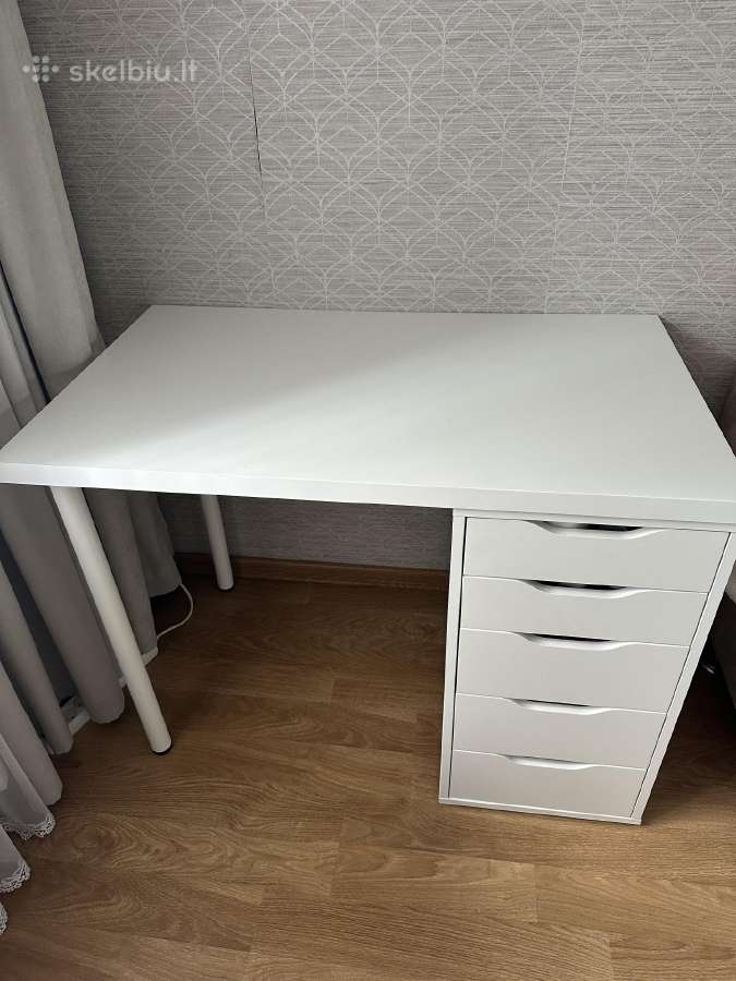 Ikea stalas