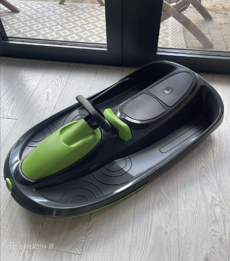 Vairuojamos rogutės / sniego bobas su vairu ir sta