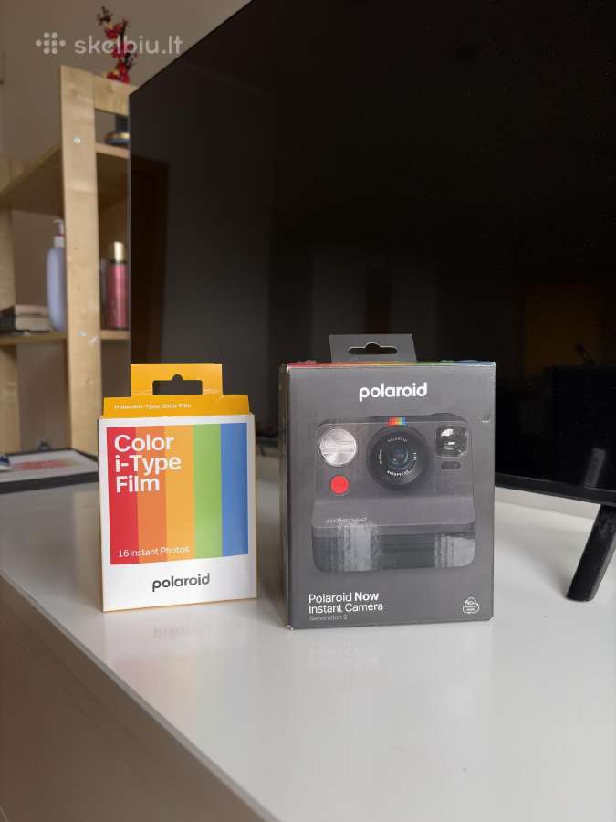 „polaroid“ kameros komplektas su nuotraukomis
