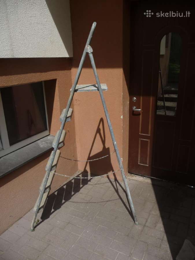 Metalinės kopėčios išskleidžiamos