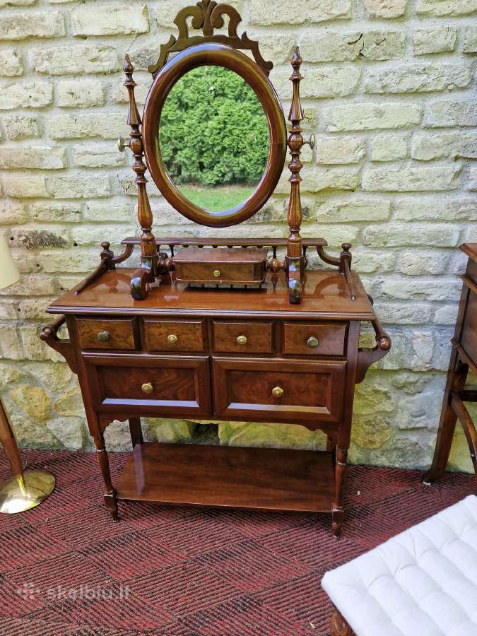 Vintažinis raudonmedžio kosmetinis staliukas