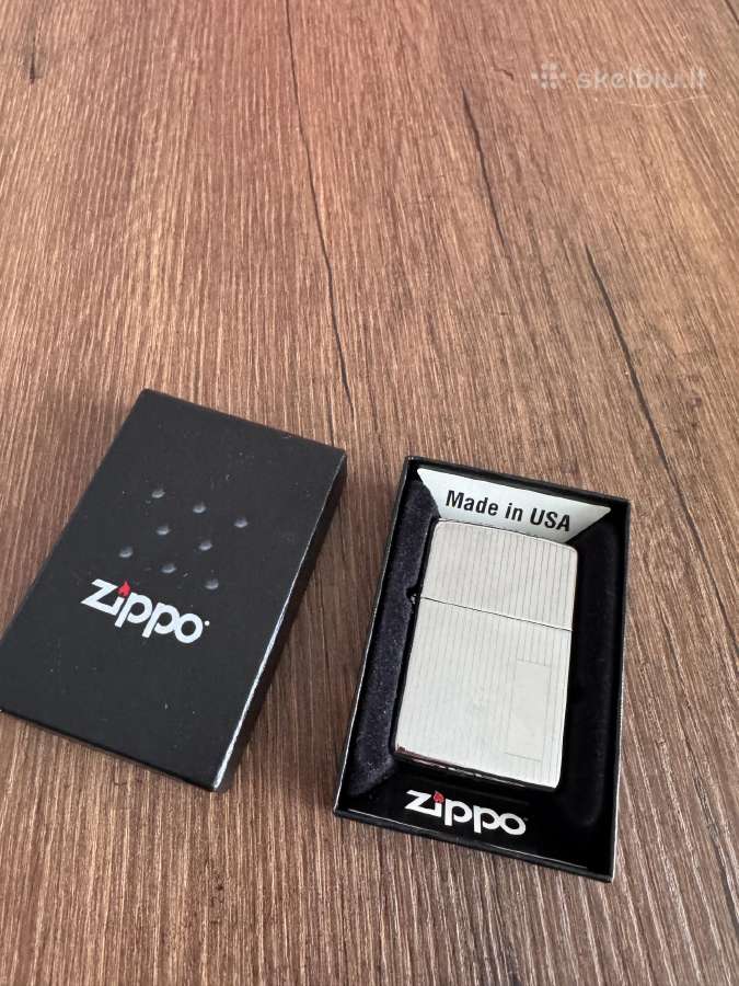 Zippo originalus.