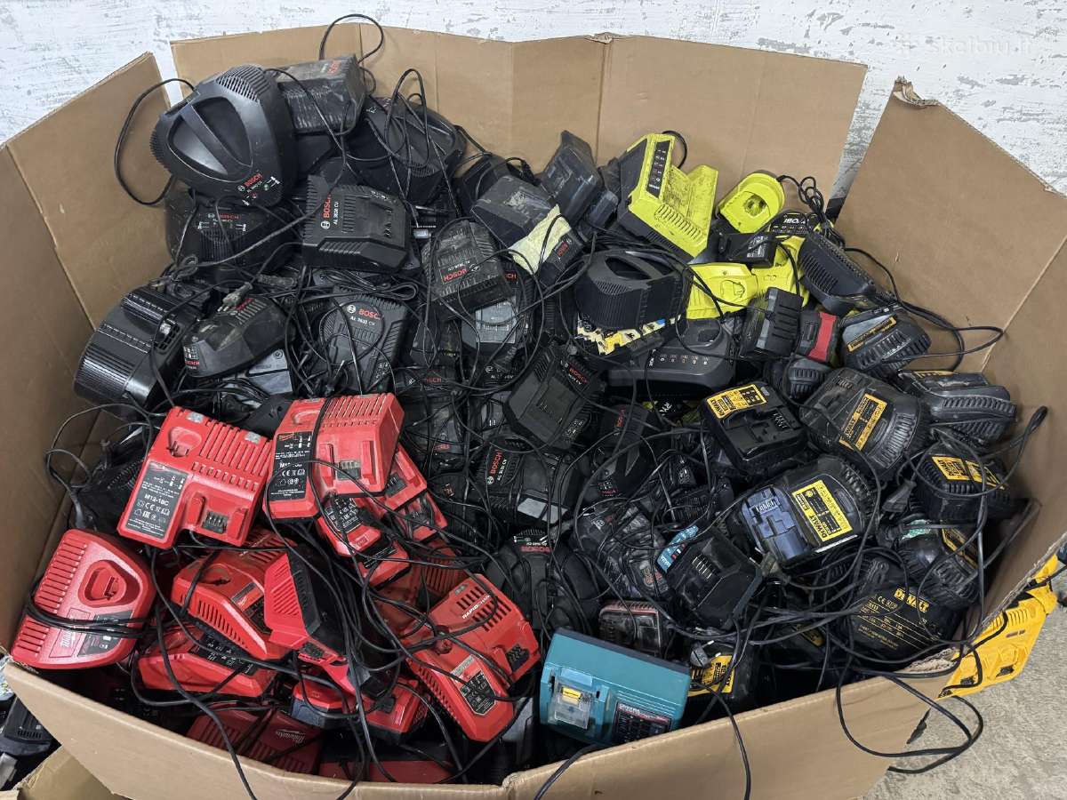 Defektuoti makita boch dewalt milwaukee pakrovėjai