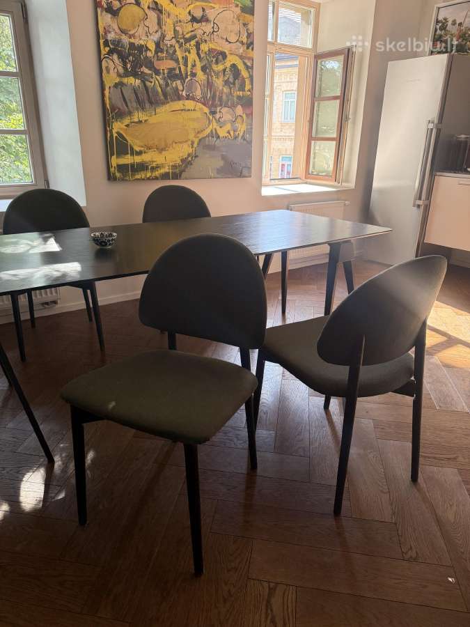 Keturios valgomojo kėdes