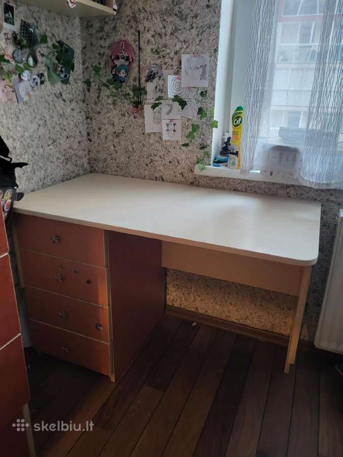 Rašomasis stalas + lentyna