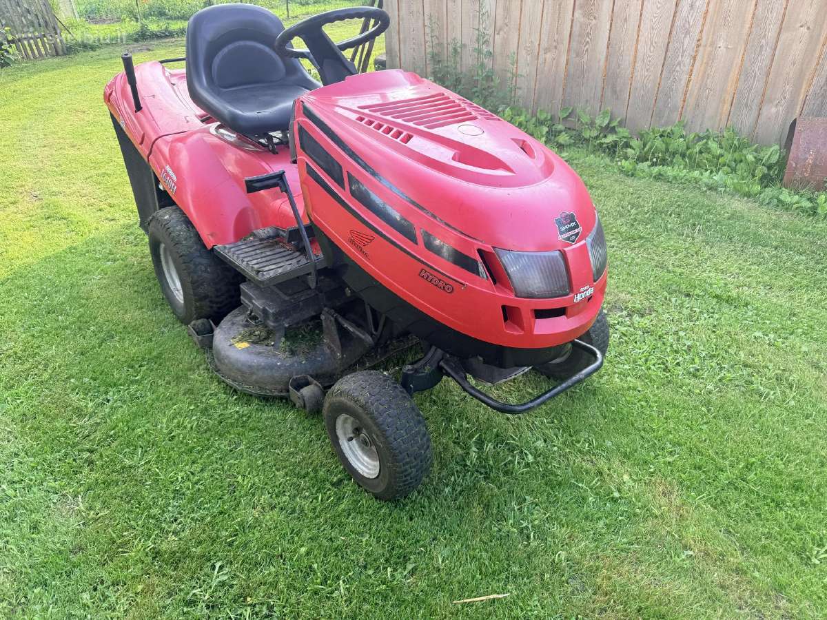 16 Hp traktoriukas zoliapjove
