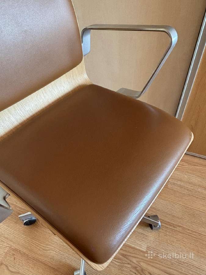 Parduodama „Republic of Fritz Hansen“ biuro kėdė