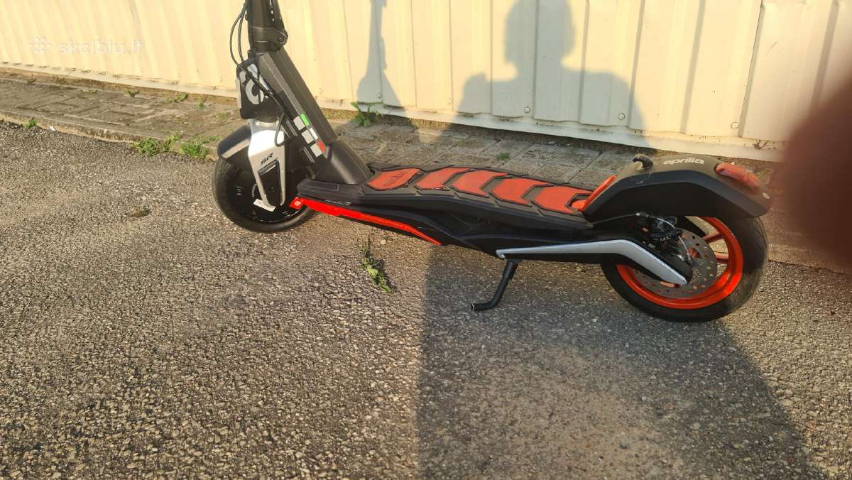 Elektrinis paspirtukas Aprilia - nuotraukos Nr. 6