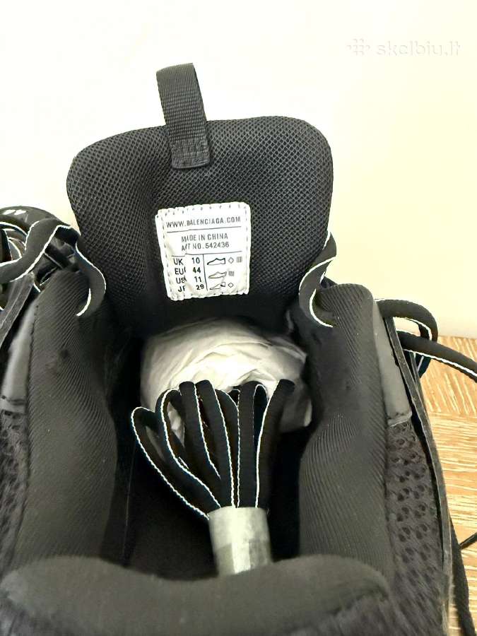 Balenciaga kedai - nuotraukos Nr. 4