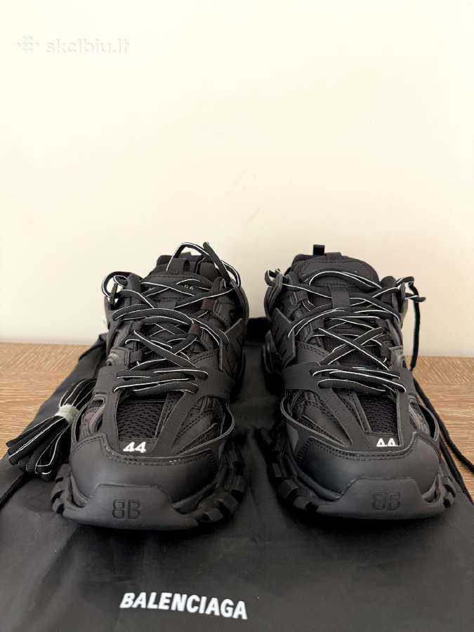Balenciaga kedai - nuotraukos Nr. 2