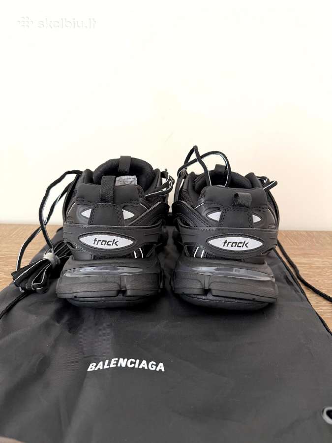 Balenciaga kedai - nuotraukos Nr. 5