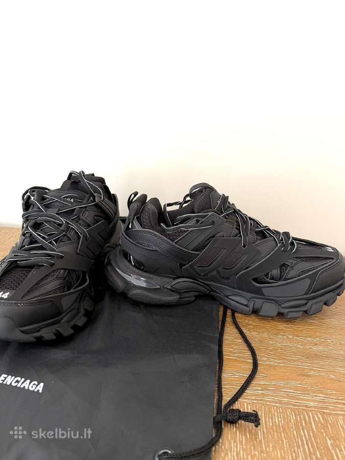 Balenciaga kedai - nuotraukos Nr. 3