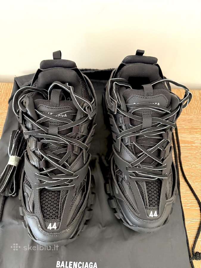 Balenciaga kedai - nuotraukos Nr. 8