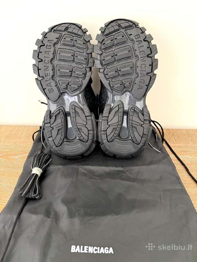 Balenciaga kedai - nuotraukos Nr. 9