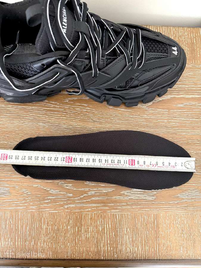 Balenciaga kedai - nuotraukos Nr. 10