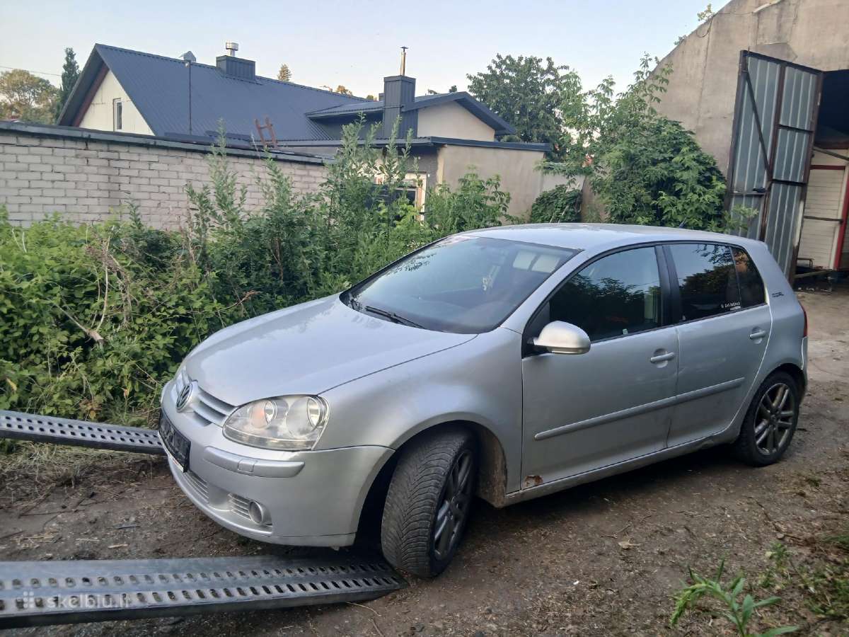 VW Golf 5 Dalys pradedamas ardyti naujas do - nuotraukos Nr. 3