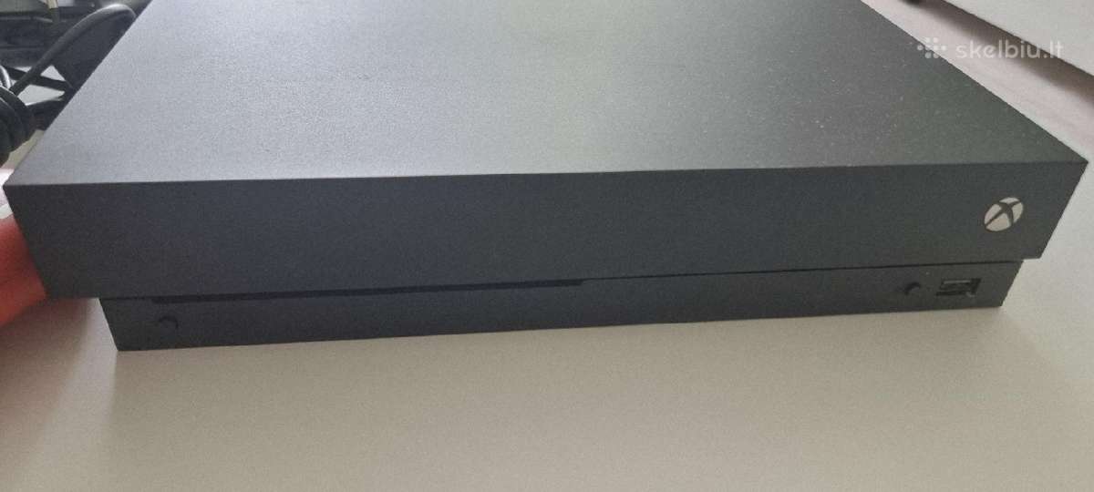 Xbox One X 1tb+ Du pulteliaj - nuotraukos Nr. 3