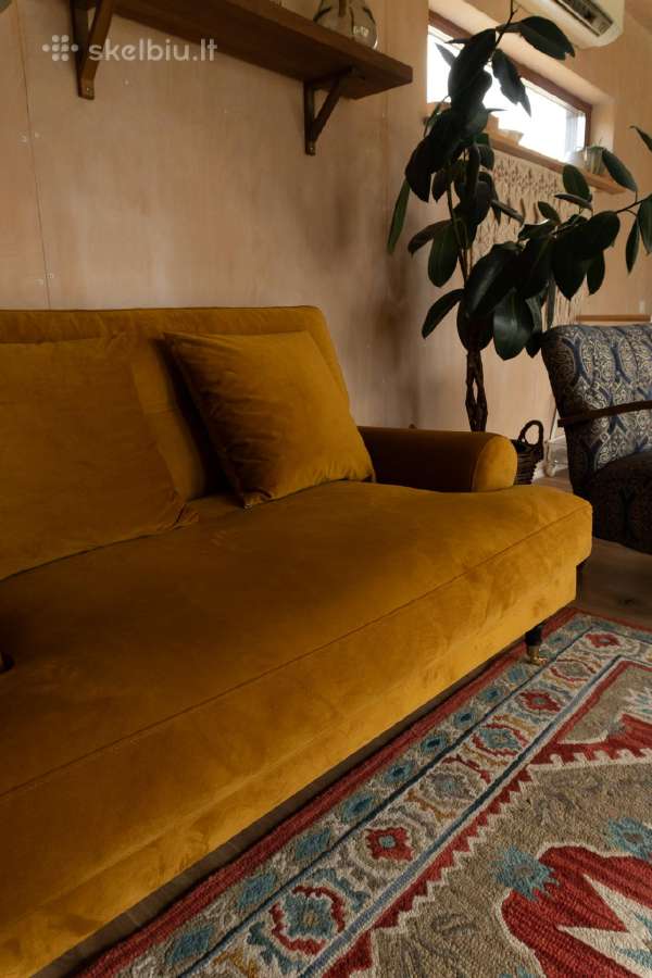 Aksominė garstyčių spalvos sofa - nuotraukos Nr. 2