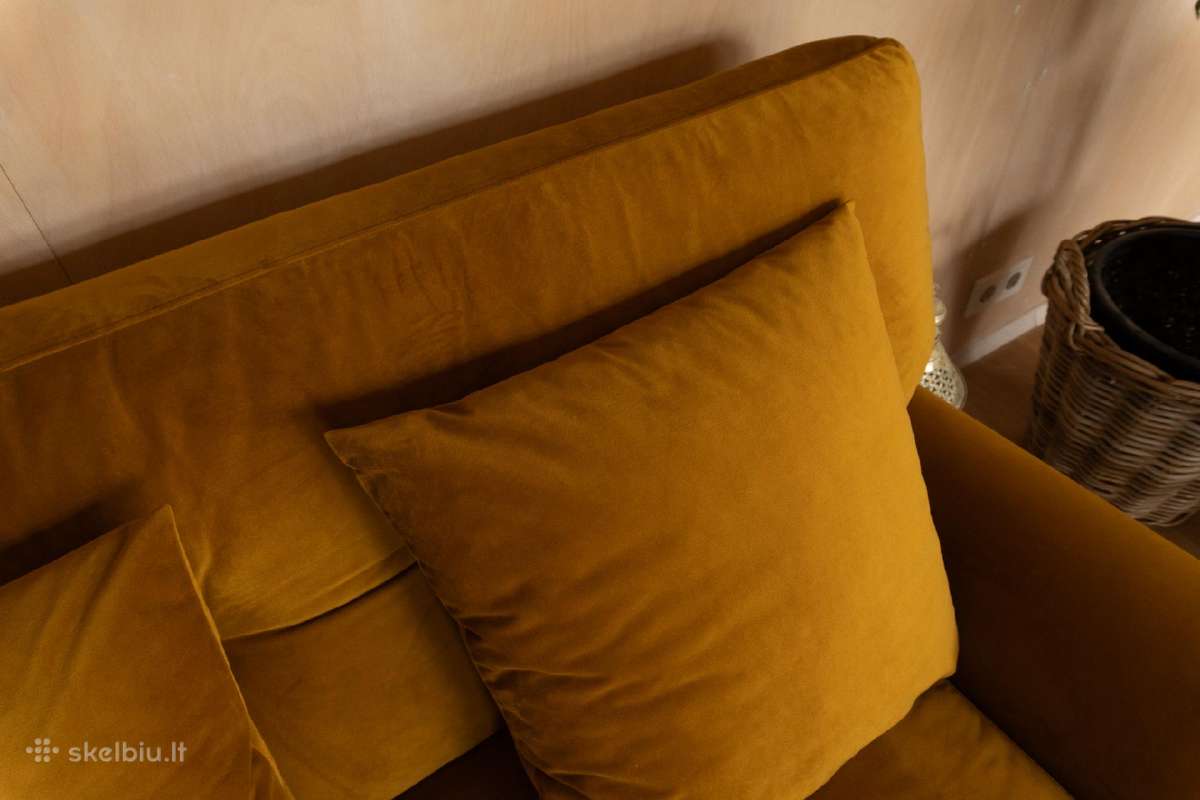 Aksominė garstyčių spalvos sofa - nuotraukos Nr. 4