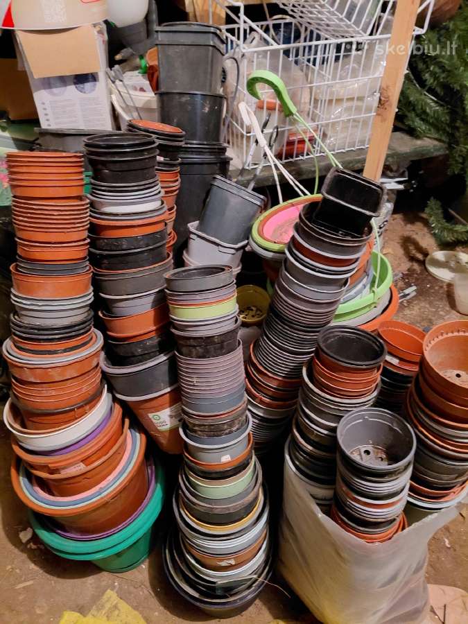 Naudoti plastikiniai vazoneliai daigams daug yra. - nuotraukos Nr. 4