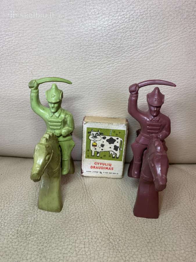 Kareiveliai tarybiniai guminiai po 15€ - nuotraukos Nr. 2