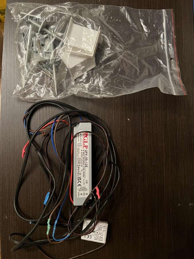 Pagal užsakymą gamintos pakabinamos spintelės LED - nuotraukos Nr. 3