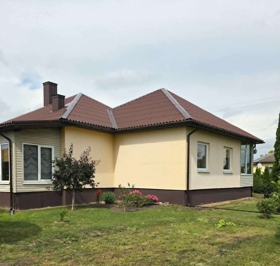 Erdvi ir prižiūrėta sodyba Raseinių rajone - nuotraukos Nr. 3