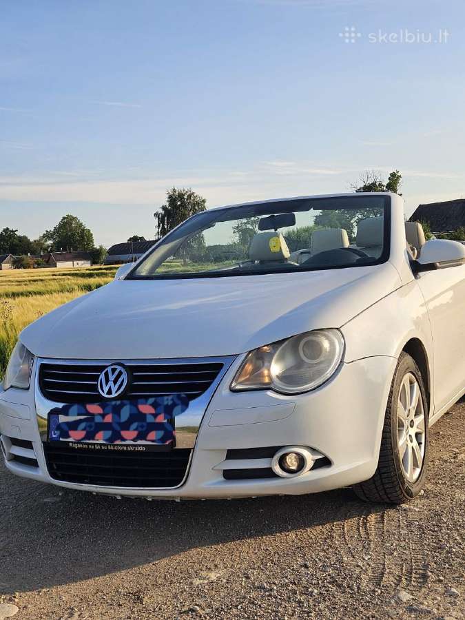 Du automobiliai viename Volkswagen EOS 2.0benzinas - nuotraukos Nr. 2