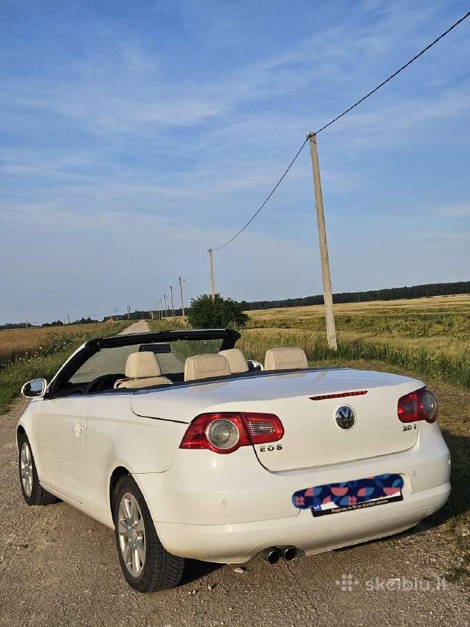 Du automobiliai viename Volkswagen EOS 2.0benzinas - nuotraukos Nr. 3