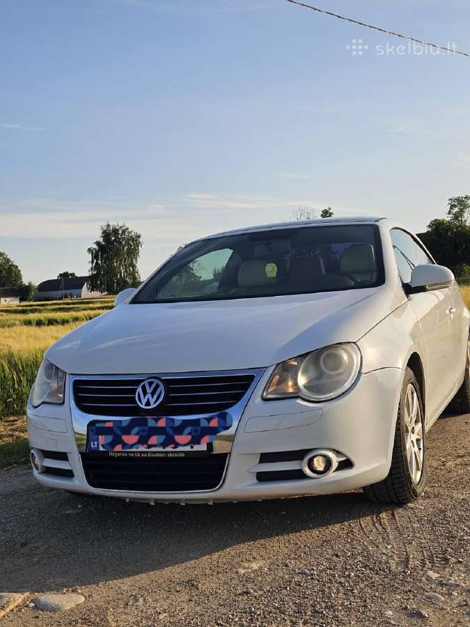 Du automobiliai viename Volkswagen EOS 2.0benzinas - nuotraukos Nr. 4