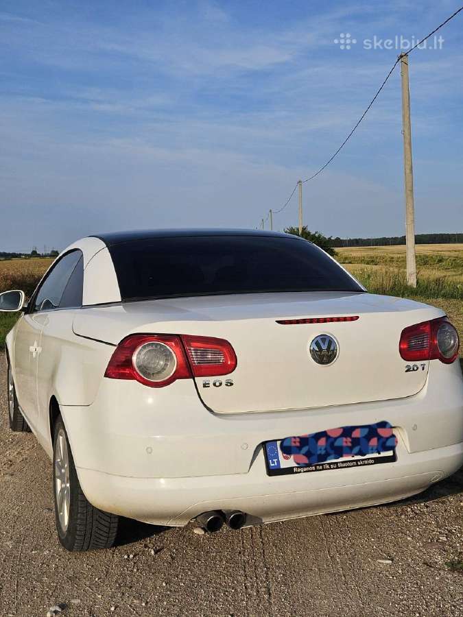 Du automobiliai viename Volkswagen EOS 2.0benzinas - nuotraukos Nr. 6