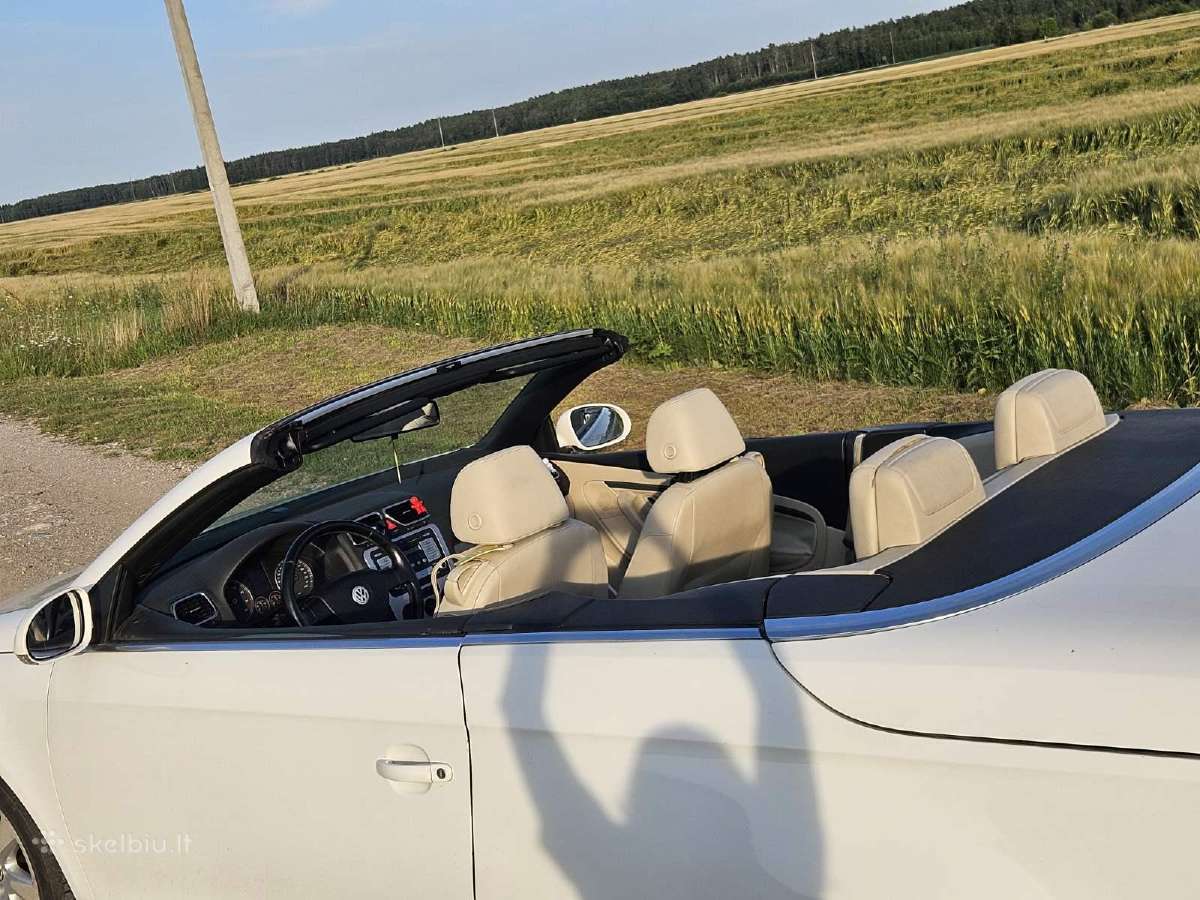 Du automobiliai viename Volkswagen EOS 2.0benzinas - nuotraukos Nr. 9