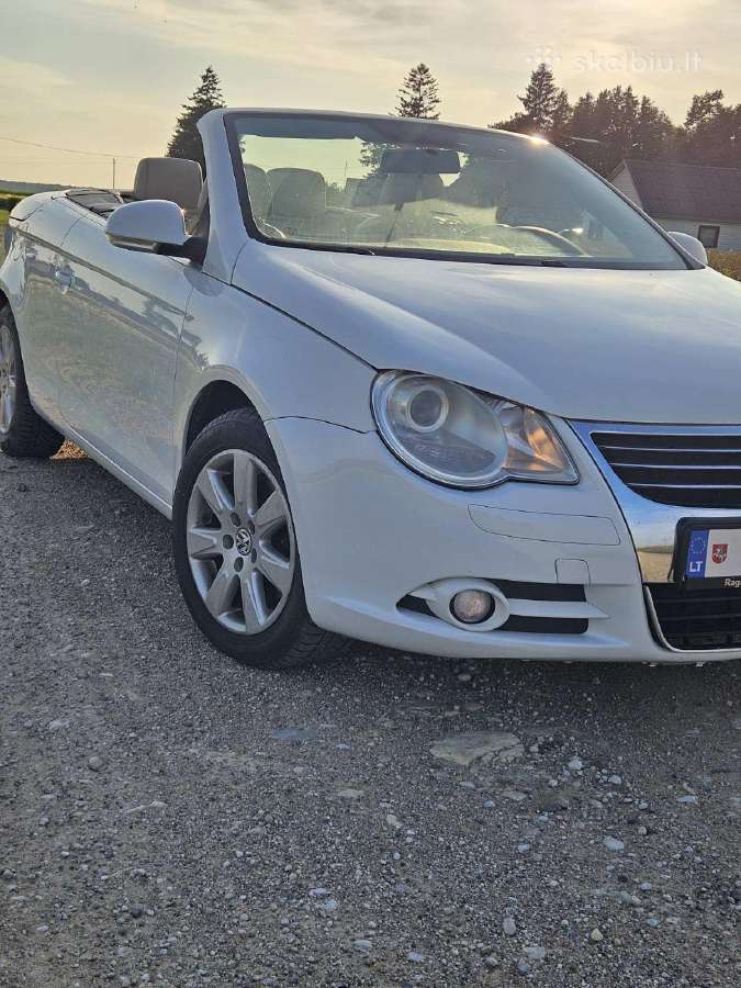 Du automobiliai viename Volkswagen EOS 2.0benzinas - nuotraukos Nr. 13