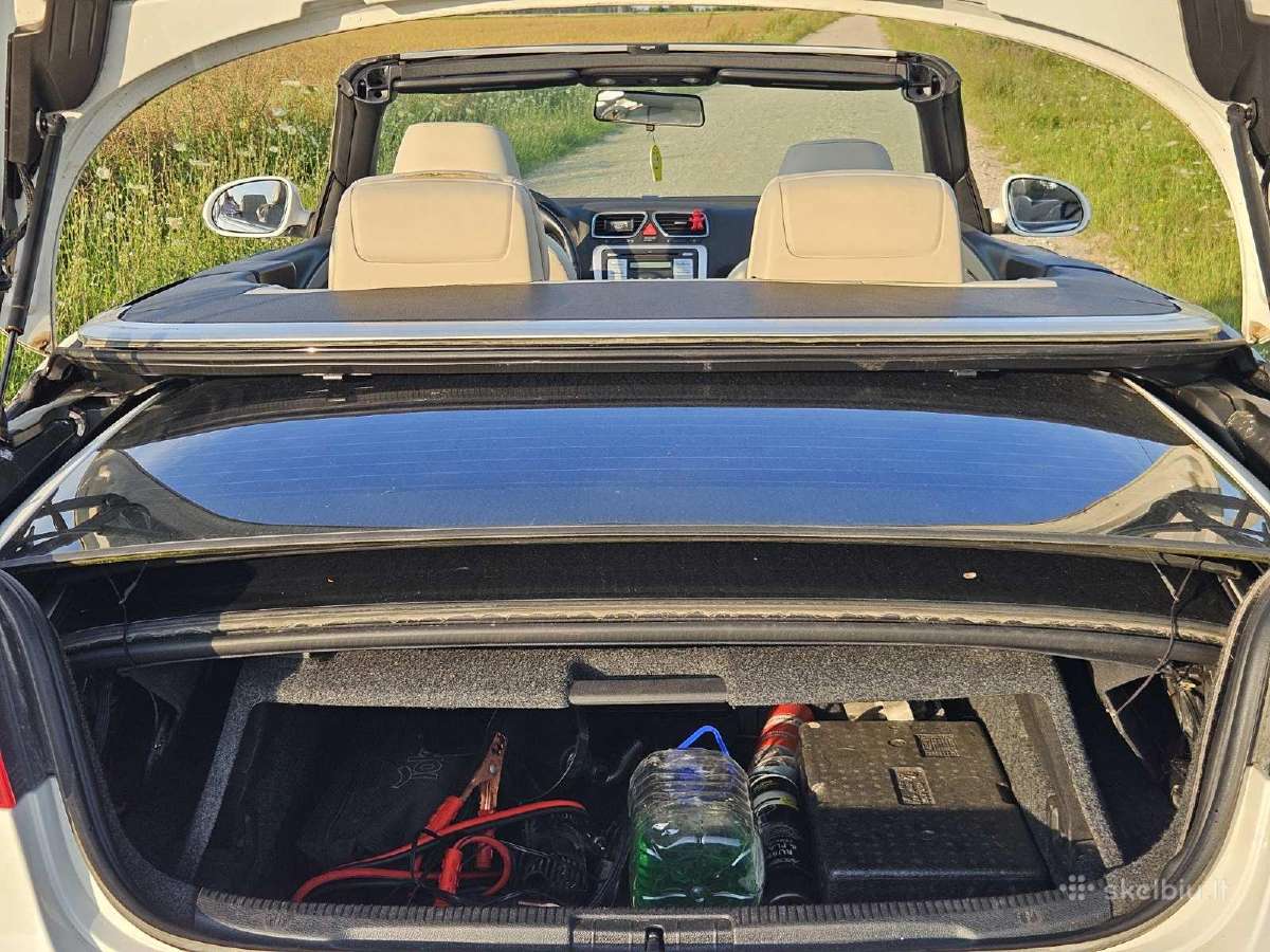 Du automobiliai viename Volkswagen EOS 2.0benzinas - nuotraukos Nr. 15