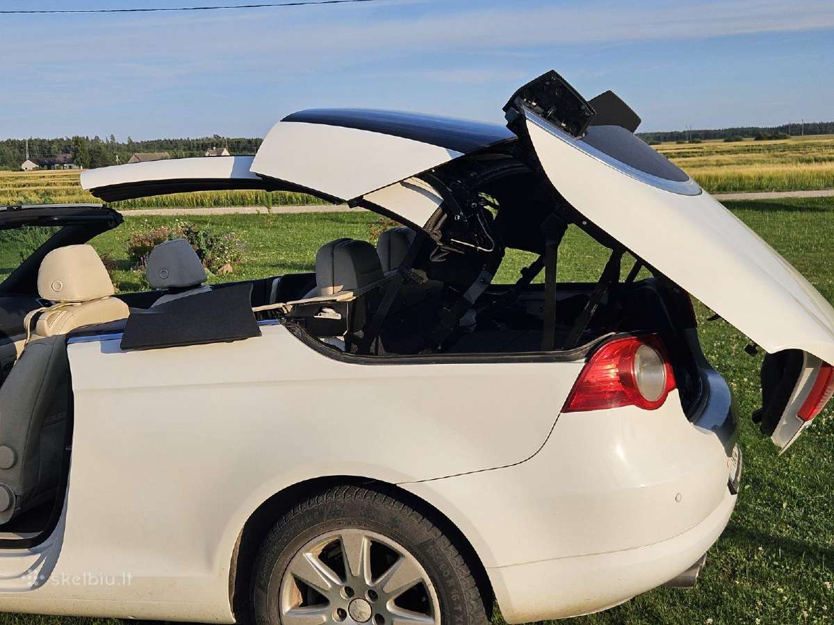 Du automobiliai viename Volkswagen EOS 2.0benzinas - nuotraukos Nr. 16