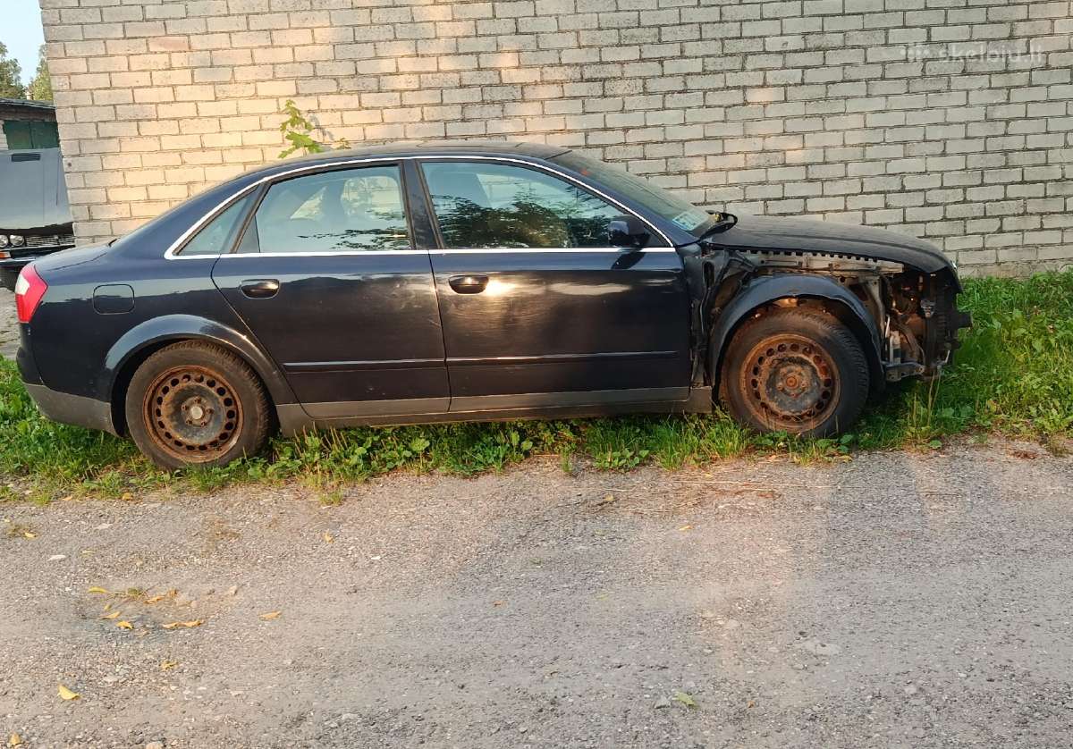 Audi A4 B6 dalimis - nuotraukos Nr. 3
