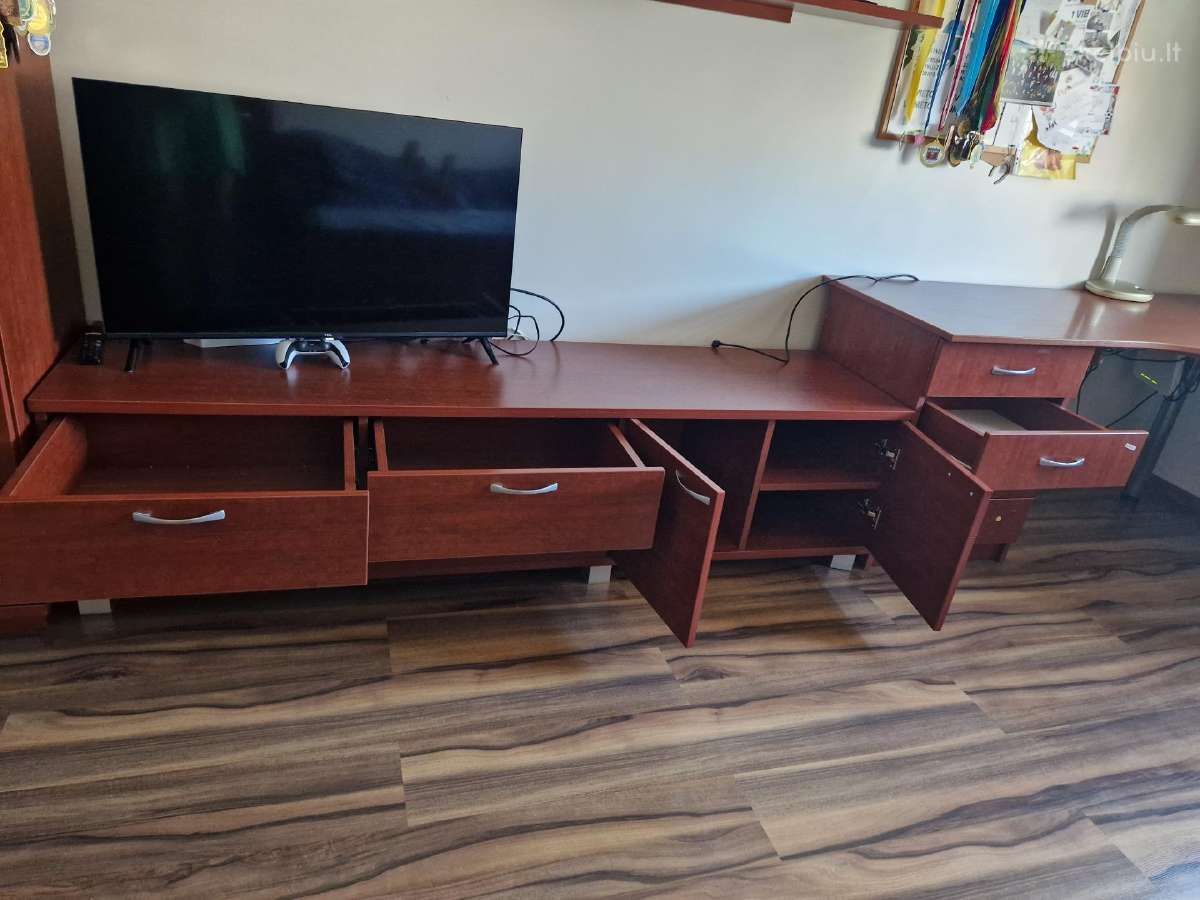 Kampinis rašomasis stalas ir spintelės - nuotraukos Nr. 2