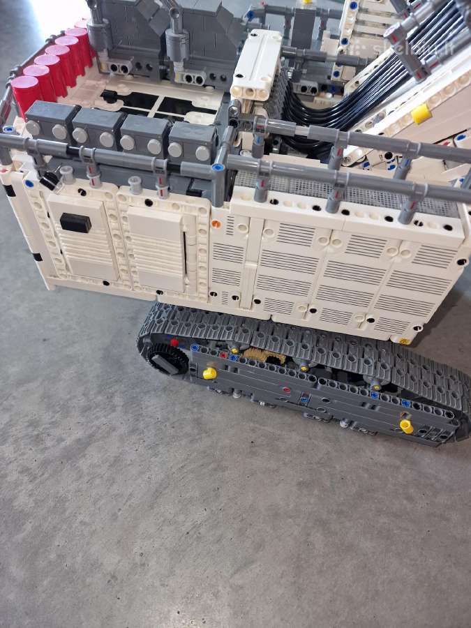 Lego Technic 42100 Liebherr R 9800 ekskavatorius - nuotraukos Nr. 13
