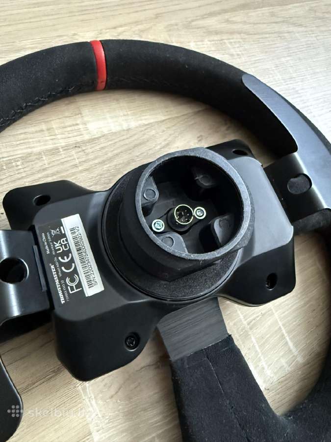 Thrustmaster Ferrari Alcantara vairas - nuotraukos Nr. 2