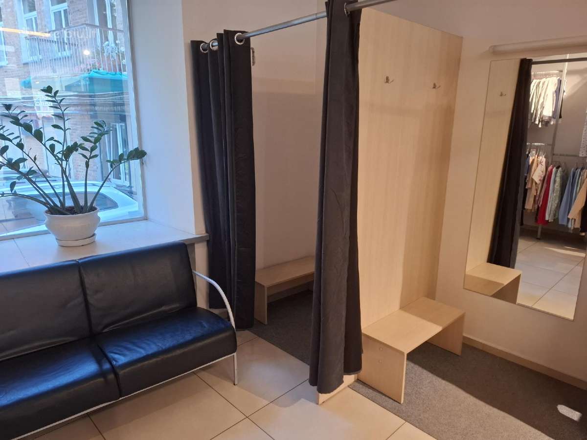 Parduodami drabužių parduotuvės baldai - nuotraukos Nr. 7