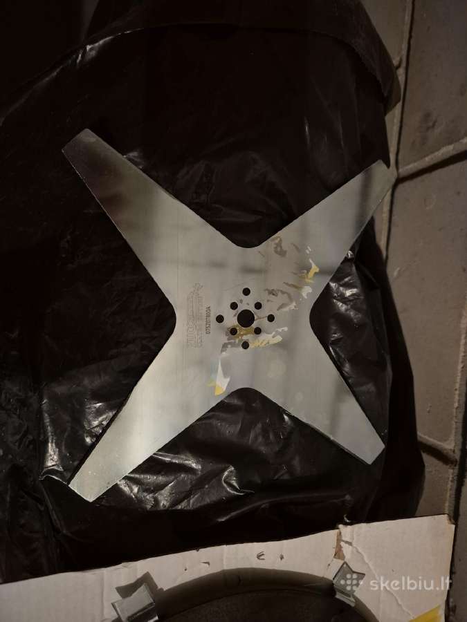 Vejapjovės roboto Ambrogio Zr garažas ir peilis - nuotraukos Nr. 2
