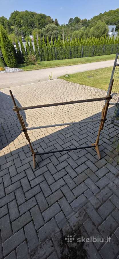 Siuvinėjimo rėmelis-staliukas 50€ - nuotraukos Nr. 2