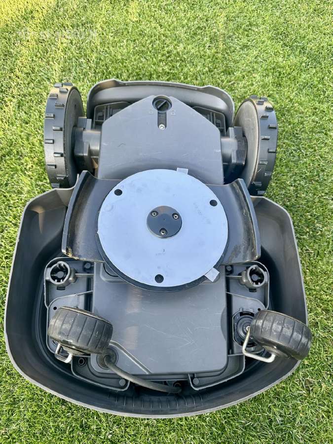 Vejos robotas Husqvarna Automower 305 - nuotraukos Nr. 8