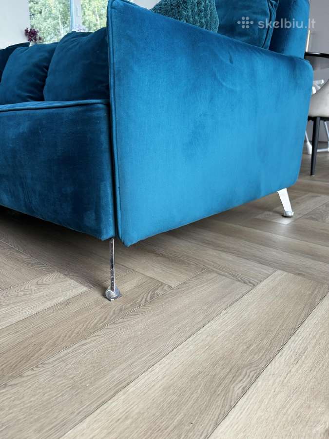 Veliūrinė sofa su pufu - nuotraukos Nr. 9