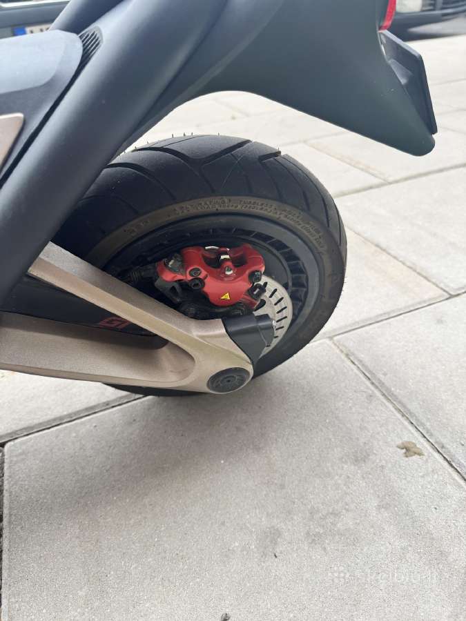 Elektrinis paspirtukas Segway Gt3 pro - nuotraukos Nr. 14