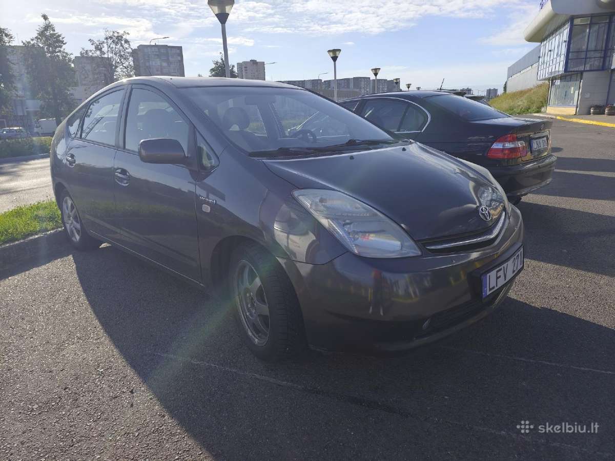 Toyota Prius nuoma - nuotraukos Nr. 3
